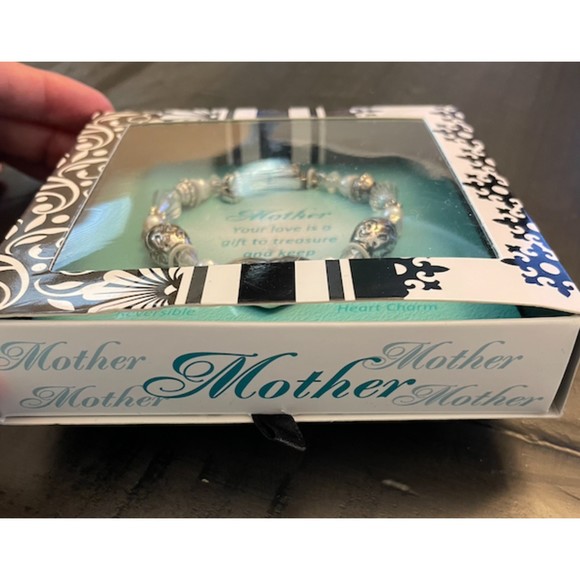 Mother Heart Pearl and Beads Reversible Heart -Clasp Bracelet - Picture 6 of 6